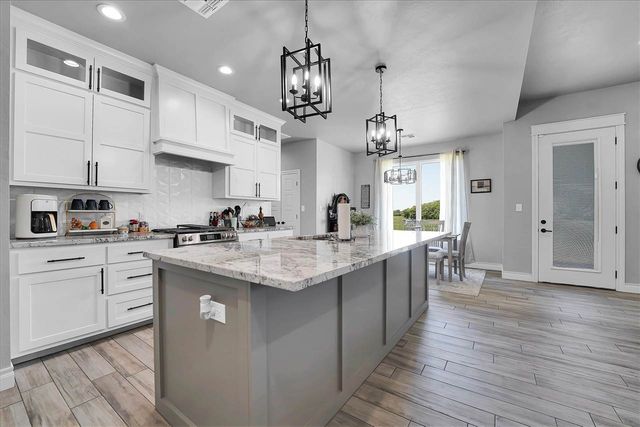 918 NE Oriole Dr, Lawton, OK 73507