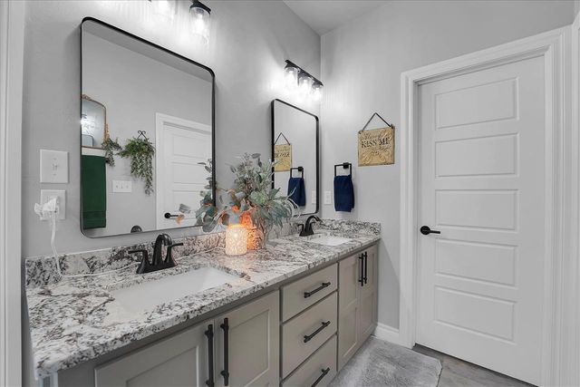 918 NE Oriole Dr, Lawton, OK 73507