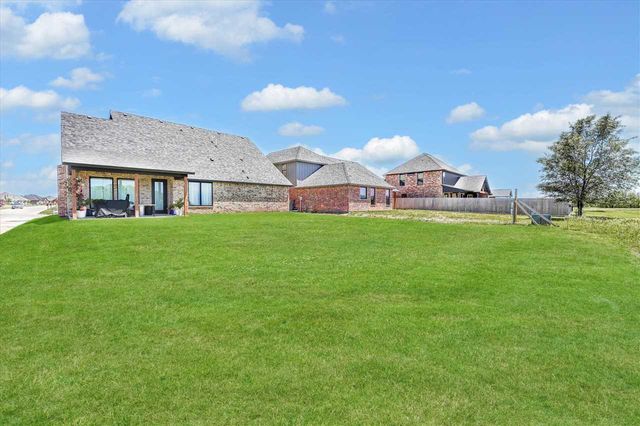 918 NE Oriole Dr, Lawton, OK 73507