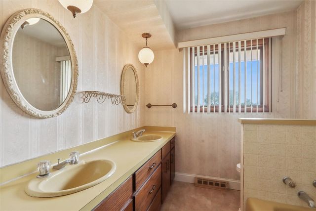 71 Railroad Street, Atkins, IA 52206