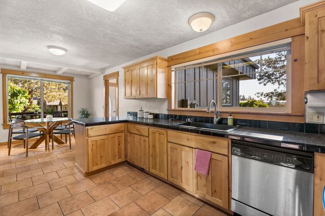 1063 SW Crosscut Court, Bend, OR 97702