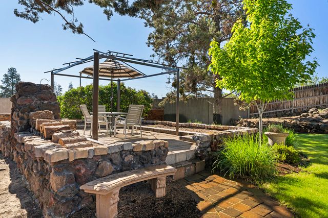 1063 SW Crosscut Court, Bend, OR 97702