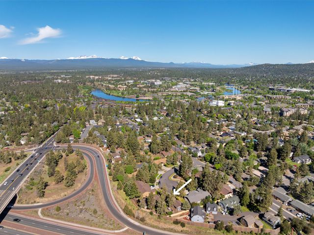 1063 SW Crosscut Court, Bend, OR 97702