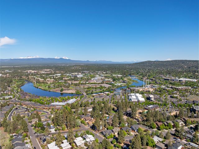 1063 SW Crosscut Court, Bend, OR 97702