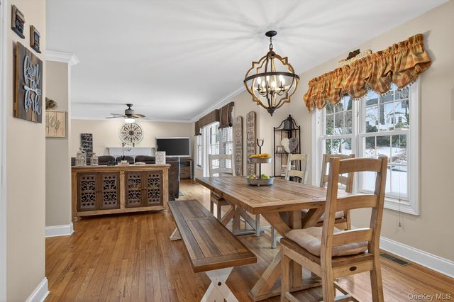 10 Manor Place, Smithtown, NY 11787