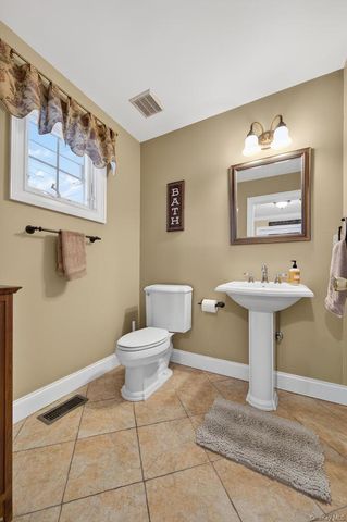 10 Manor Place, Smithtown, NY 11787