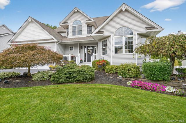 10 Manor Place, Smithtown, NY 11787