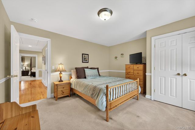 10 Manor Place, Smithtown, NY 11787