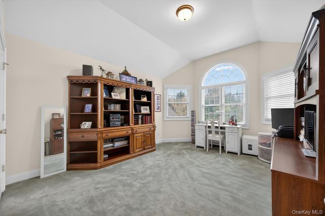 10 Manor Place, Smithtown, NY 11787