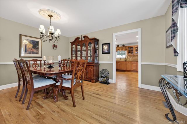 10 Manor Place, Smithtown, NY 11787