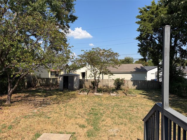 3927 E 2nd Street E, Tulsa, OK 74112