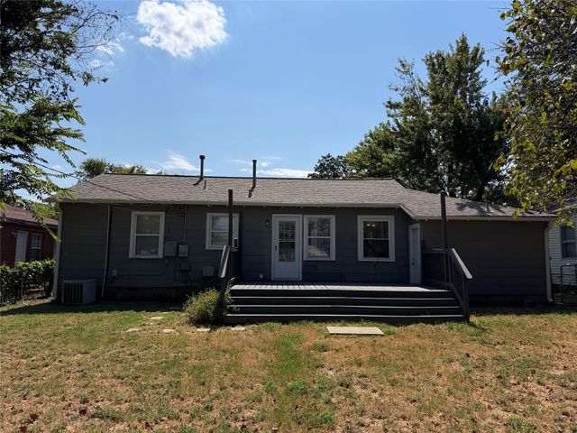 3927 E 2nd Street E, Tulsa, OK 74112
