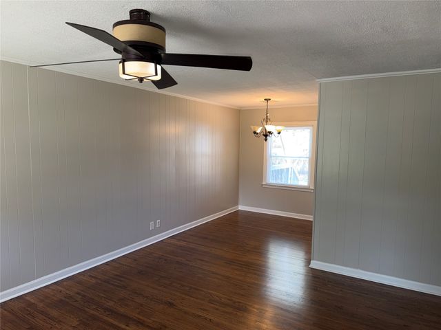 3927 E 2nd Street E, Tulsa, OK 74112
