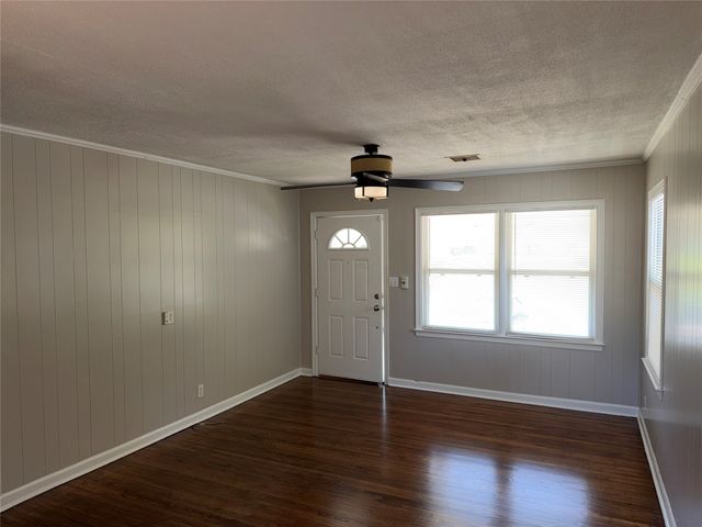 3927 E 2nd Street E, Tulsa, OK 74112