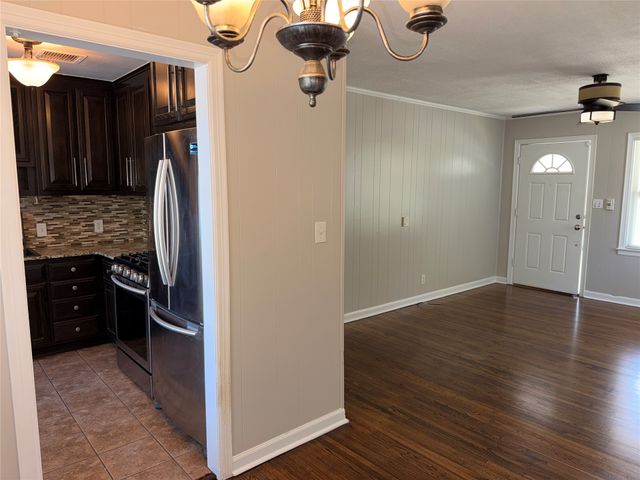 3927 E 2nd Street E, Tulsa, OK 74112