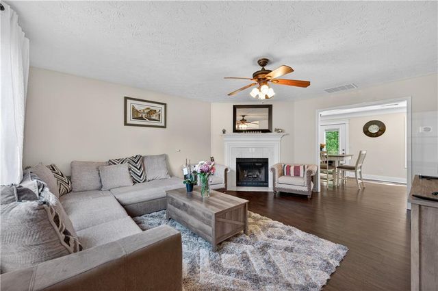 6250 Glen Port Circle, Flowery Branch, GA 30542