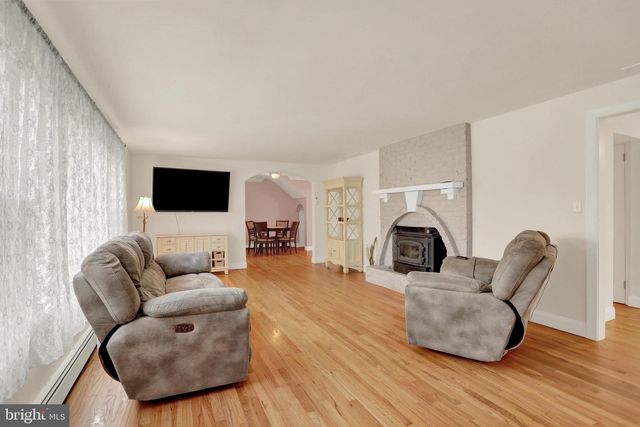 65 SUNNYSIDE DR, Carlisle, PA 17015