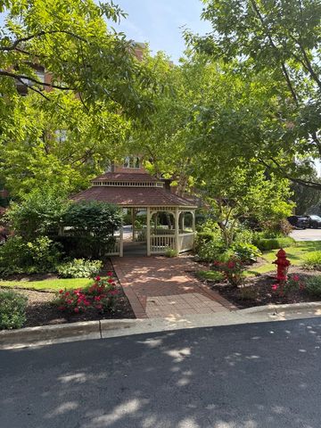390 S Western Avenue 402, Des Plaines, IL 60016