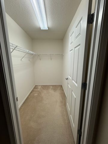 390 S Western Avenue 402, Des Plaines, IL 60016