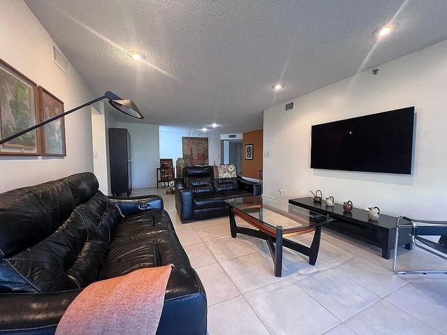 6463 La Costa Drive 105, Boca Raton, FL 33433