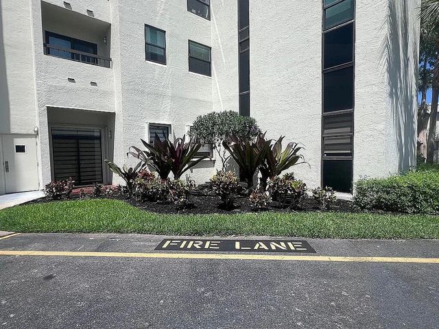 6463 La Costa Drive 105, Boca Raton, FL 33433