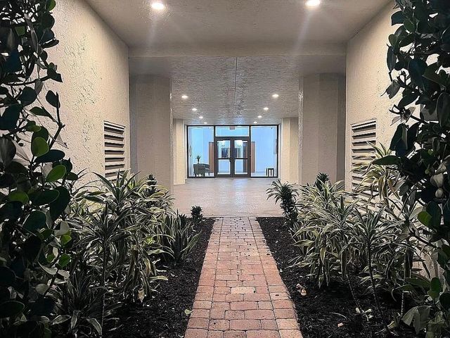 6463 La Costa Drive 105, Boca Raton, FL 33433