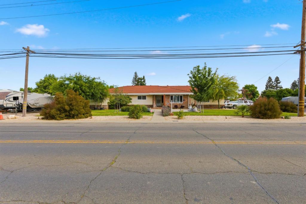 2455 Colusa Hwy, Yuba City, CA 95993