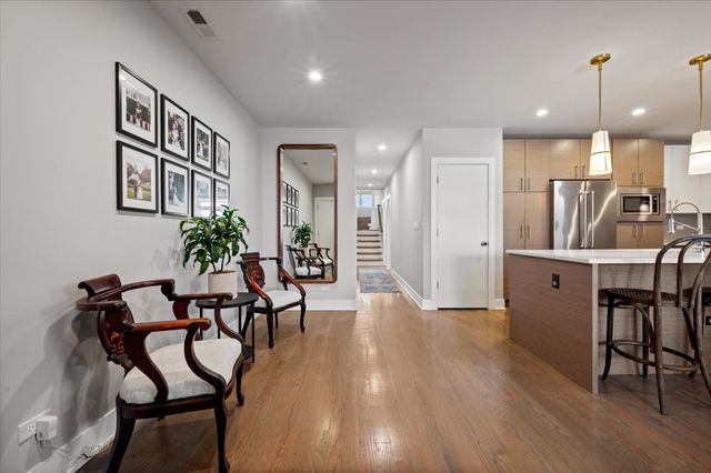 2707 W BELMONT Avenue 3W, Chicago, IL 60618