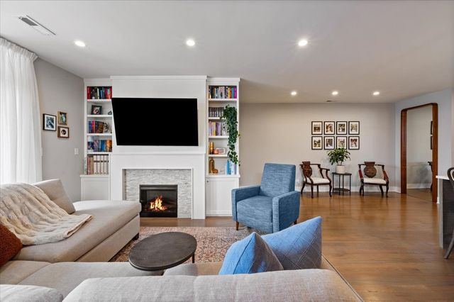 2707 W BELMONT Avenue 3W, Chicago, IL 60618
