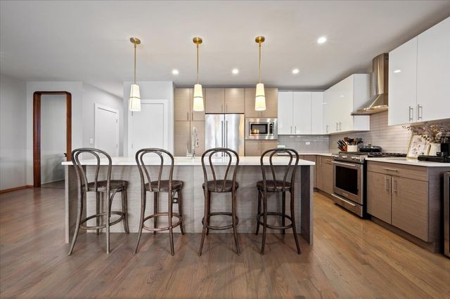 2707 W BELMONT Avenue 3W, Chicago, IL 60618