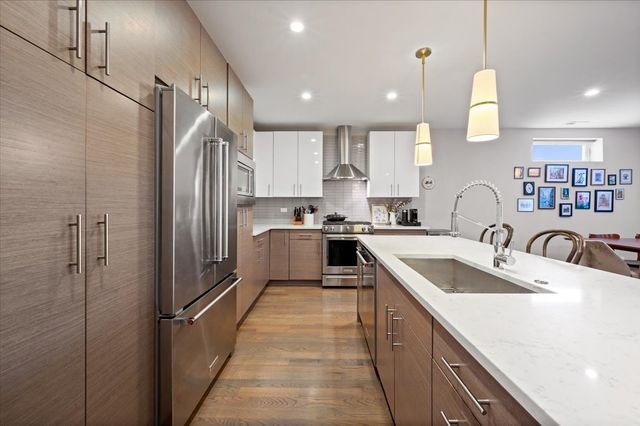 2707 W BELMONT Avenue 3W, Chicago, IL 60618
