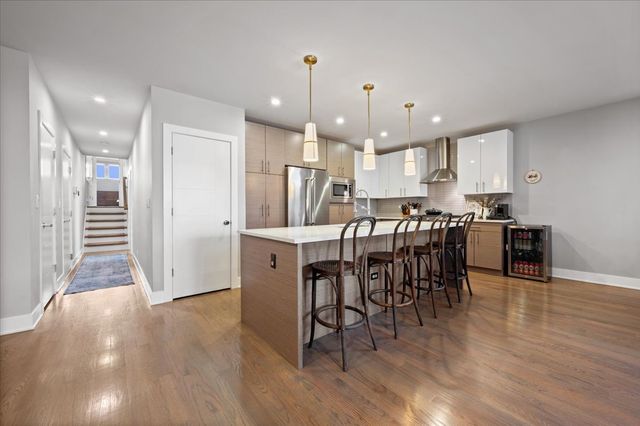 2707 W BELMONT Avenue 3W, Chicago, IL 60618