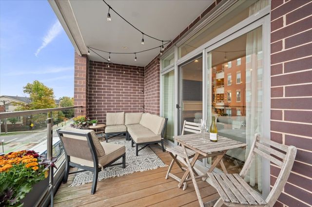 2707 W BELMONT Avenue 3W, Chicago, IL 60618