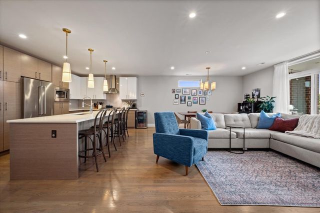 2707 W BELMONT Avenue 3W, Chicago, IL 60618