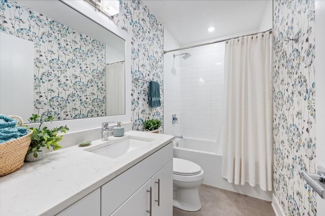 2707 W BELMONT Avenue 3W, Chicago, IL 60618