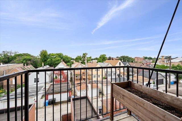 2707 W BELMONT Avenue 3W, Chicago, IL 60618