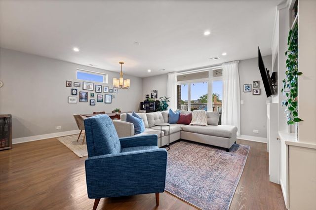 2707 W BELMONT Avenue 3W, Chicago, IL 60618