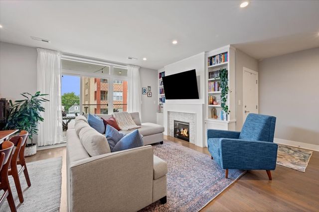 2707 W BELMONT Avenue 3W, Chicago, IL 60618