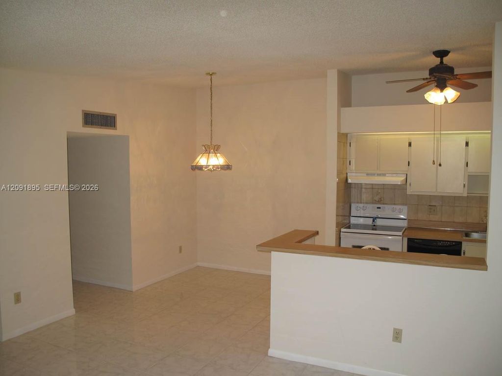 9940 S Belfort Circle 203, Tamarac, FL 33321