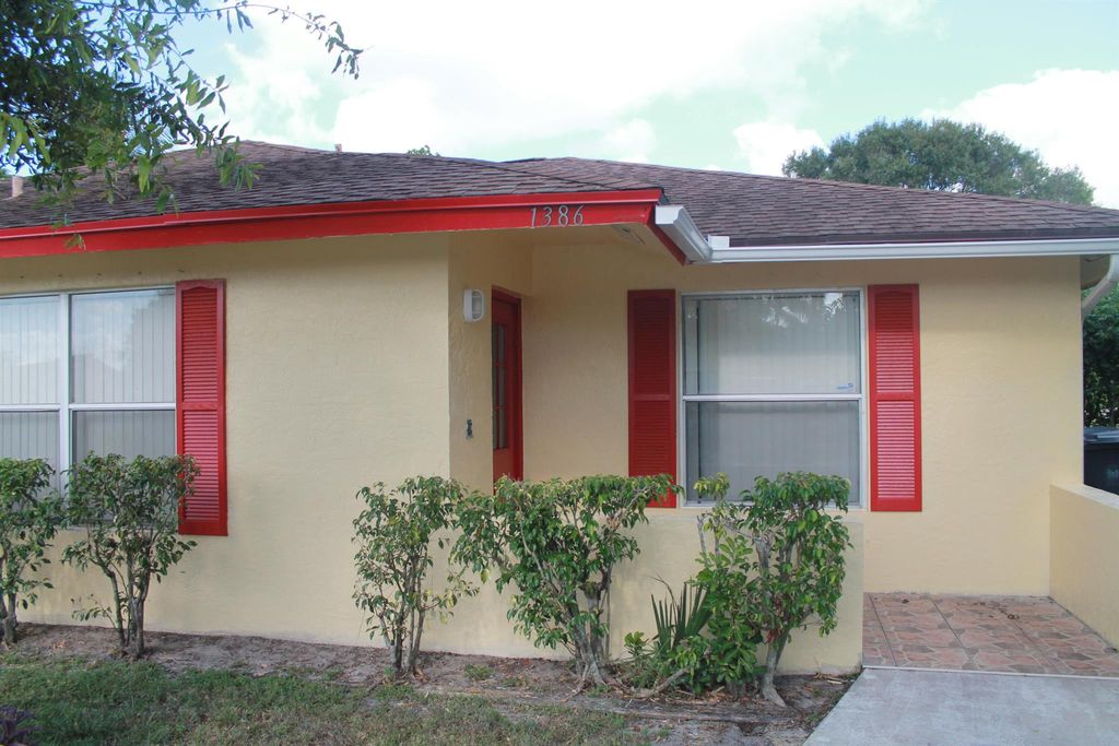 1384-1386 Riverside Circle, Wellington, FL 33414