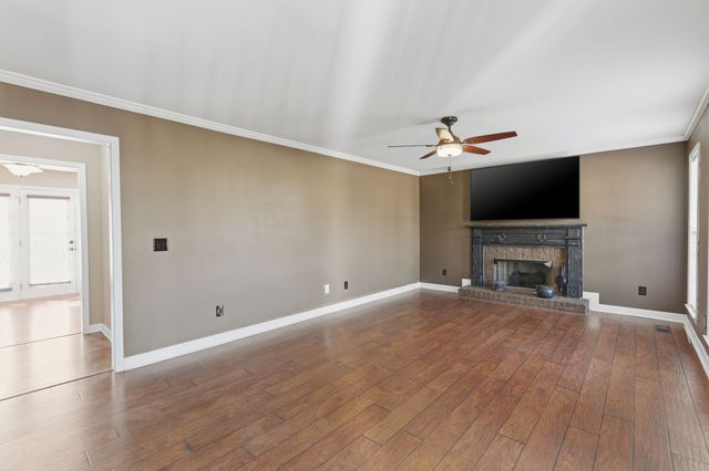 1325 Branchside Ct, Thompsons Station, TN 37179