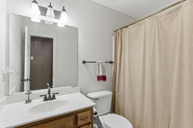 1325 Branchside Ct, Thompsons Station, TN 37179