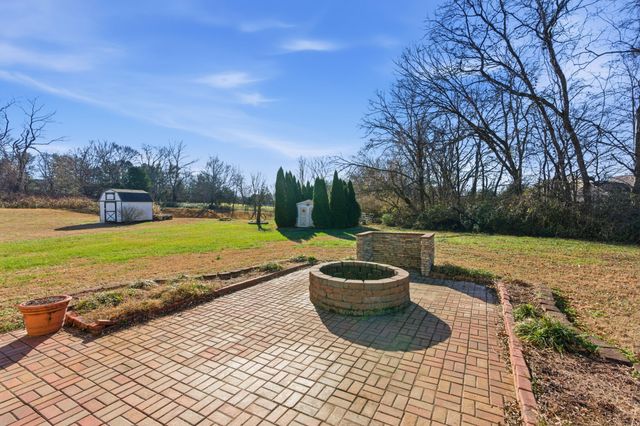 1325 Branchside Ct, Thompsons Station, TN 37179