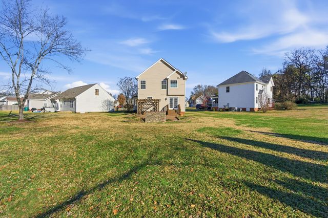 1325 Branchside Ct, Thompsons Station, TN 37179