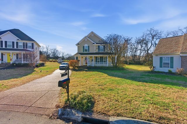 1325 Branchside Ct, Thompsons Station, TN 37179