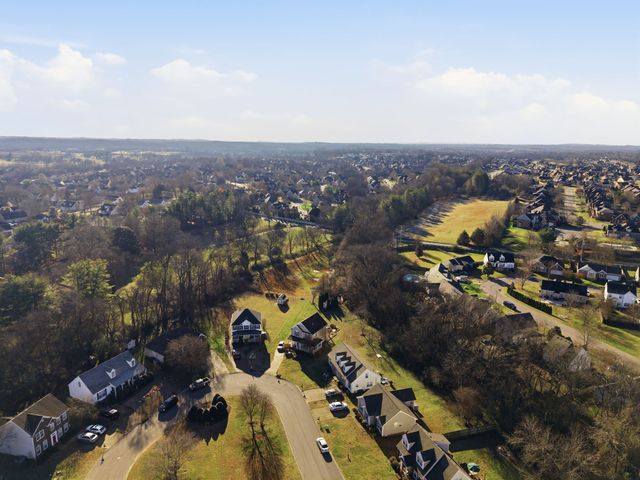 1325 Branchside Ct, Thompsons Station, TN 37179