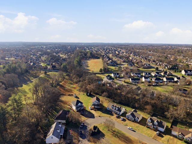 1325 Branchside Ct, Thompsons Station, TN 37179