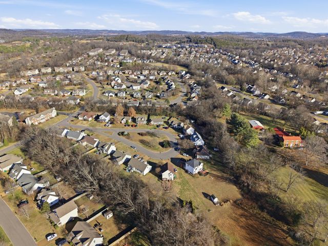 1325 Branchside Ct, Thompsons Station, TN 37179