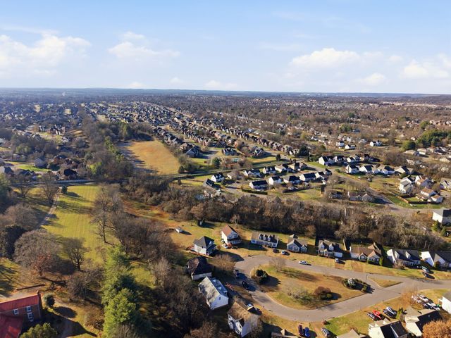 1325 Branchside Ct, Thompsons Station, TN 37179