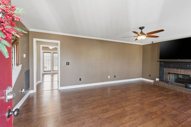 1325 Branchside Ct, Thompsons Station, TN 37179